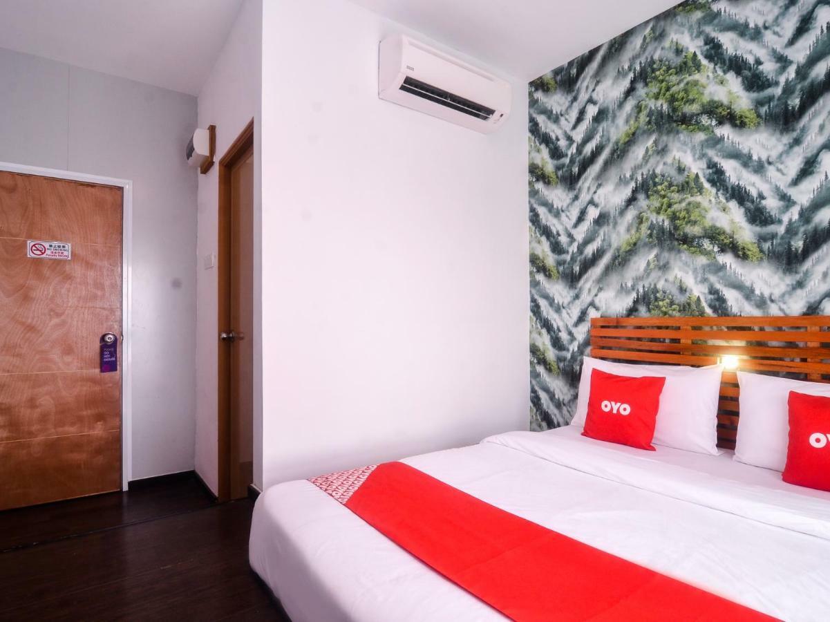 Oyo 1119 Memoire Express Hotel Kuching Extérieur photo