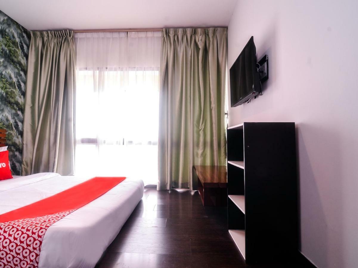 Oyo 1119 Memoire Express Hotel Kuching Extérieur photo