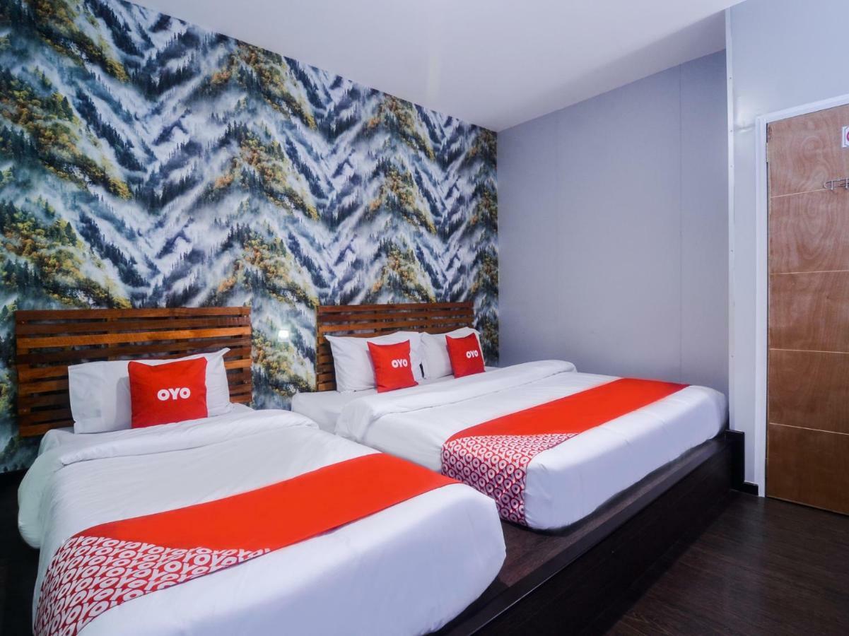 Oyo 1119 Memoire Express Hotel Kuching Extérieur photo