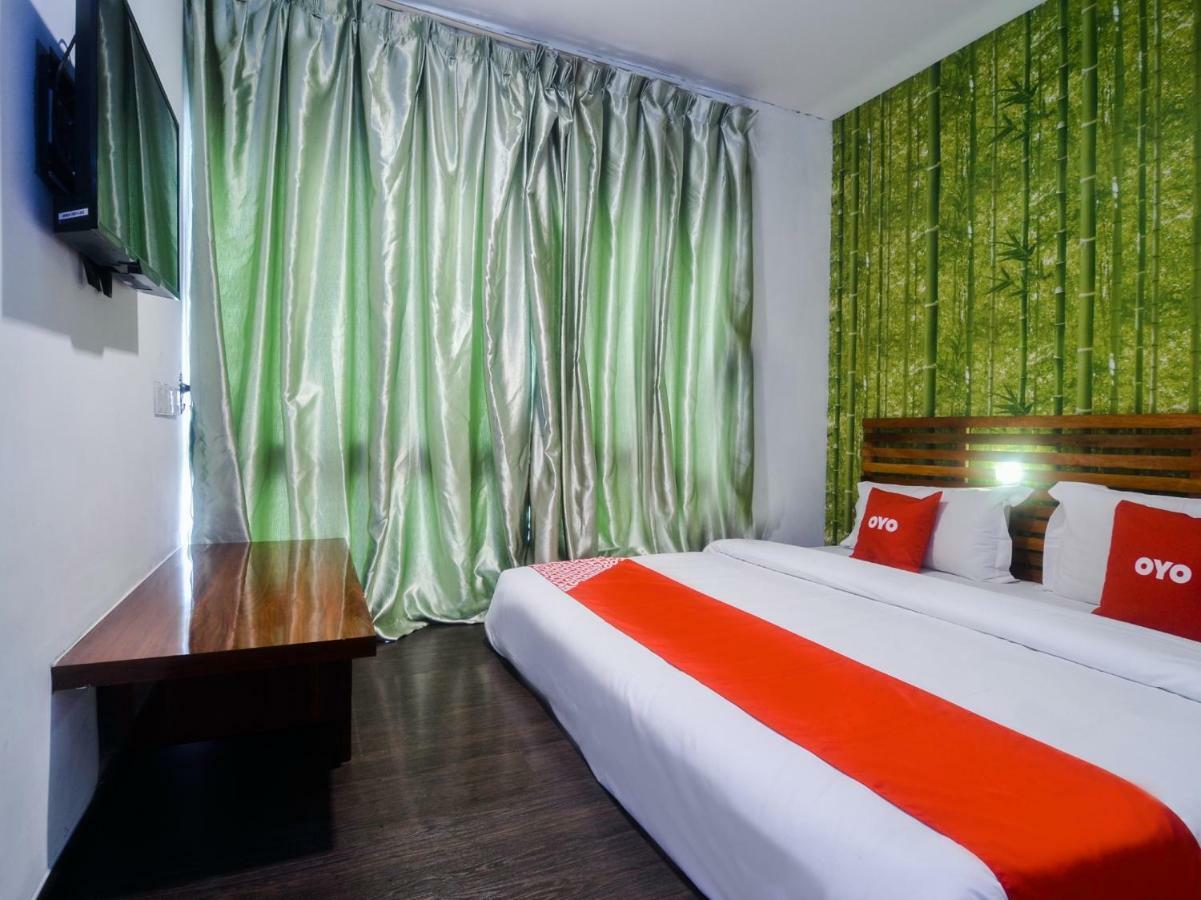 Oyo 1119 Memoire Express Hotel Kuching Extérieur photo