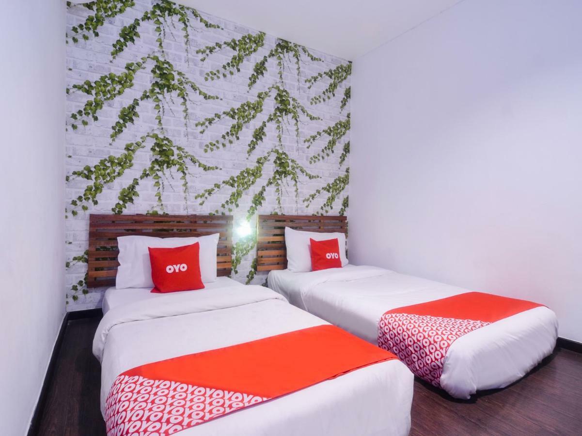 Oyo 1119 Memoire Express Hotel Kuching Extérieur photo