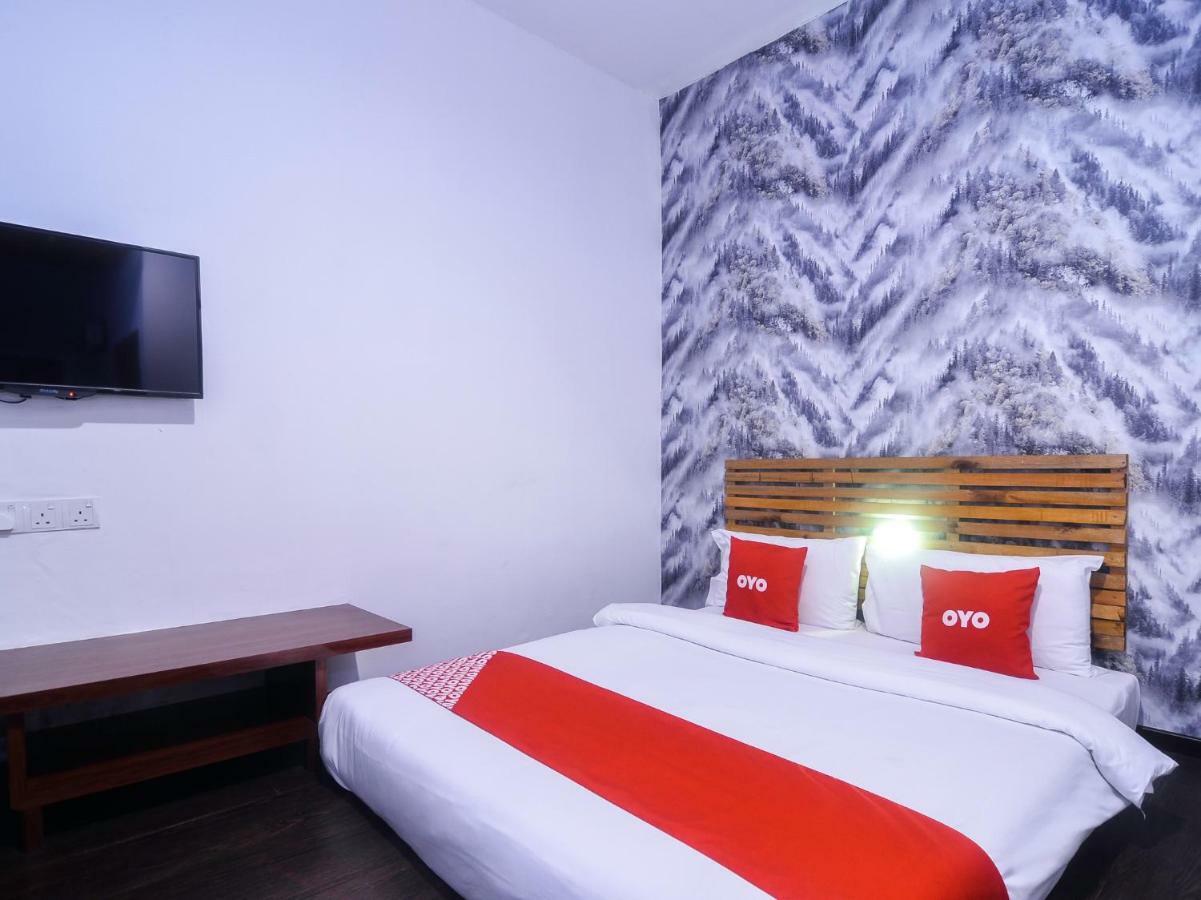Oyo 1119 Memoire Express Hotel Kuching Extérieur photo