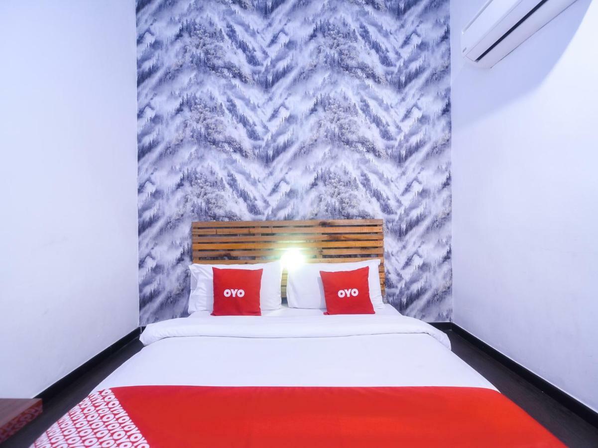 Oyo 1119 Memoire Express Hotel Kuching Extérieur photo