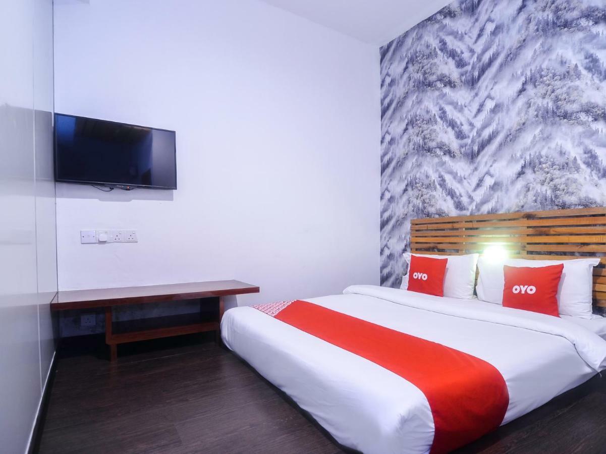 Oyo 1119 Memoire Express Hotel Kuching Extérieur photo